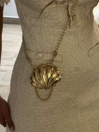 1pc Miniature Shell Shape Crossbody Bag For Women, New Summer Metal Chain Strap Unique Design Clutch Purse, Fashion Shoulder Bag, Elegant Coin Purse
