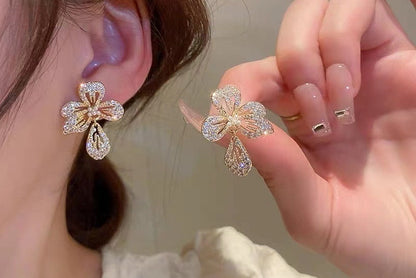 CEDH316 ZHL Flower Teardrop Earrings Pair