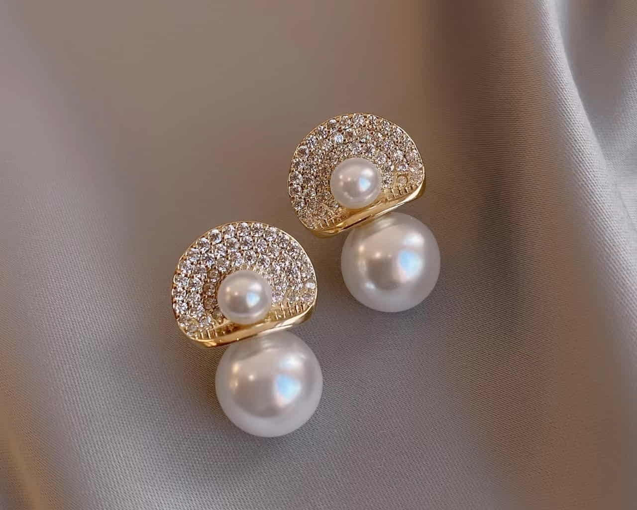 CETH476 SDQ Umbrella Pearl Ear Tops Pair