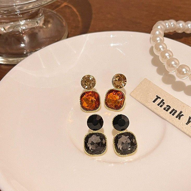 CETH867 HJF Round/Square Tops Pair