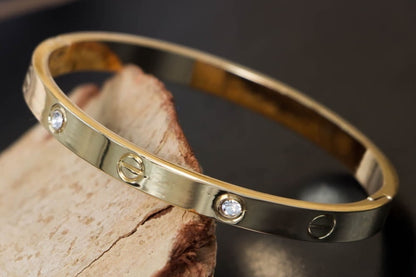 TBRH254 XHU Imp Hand Bracelet Openable